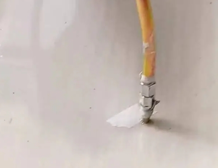 措勤瓷砖空鼓维修公司专业解答在瓷砖铺贴过程中，如果使用的砂料过粗（如全部使用了粗砂），可能会导致以下问题